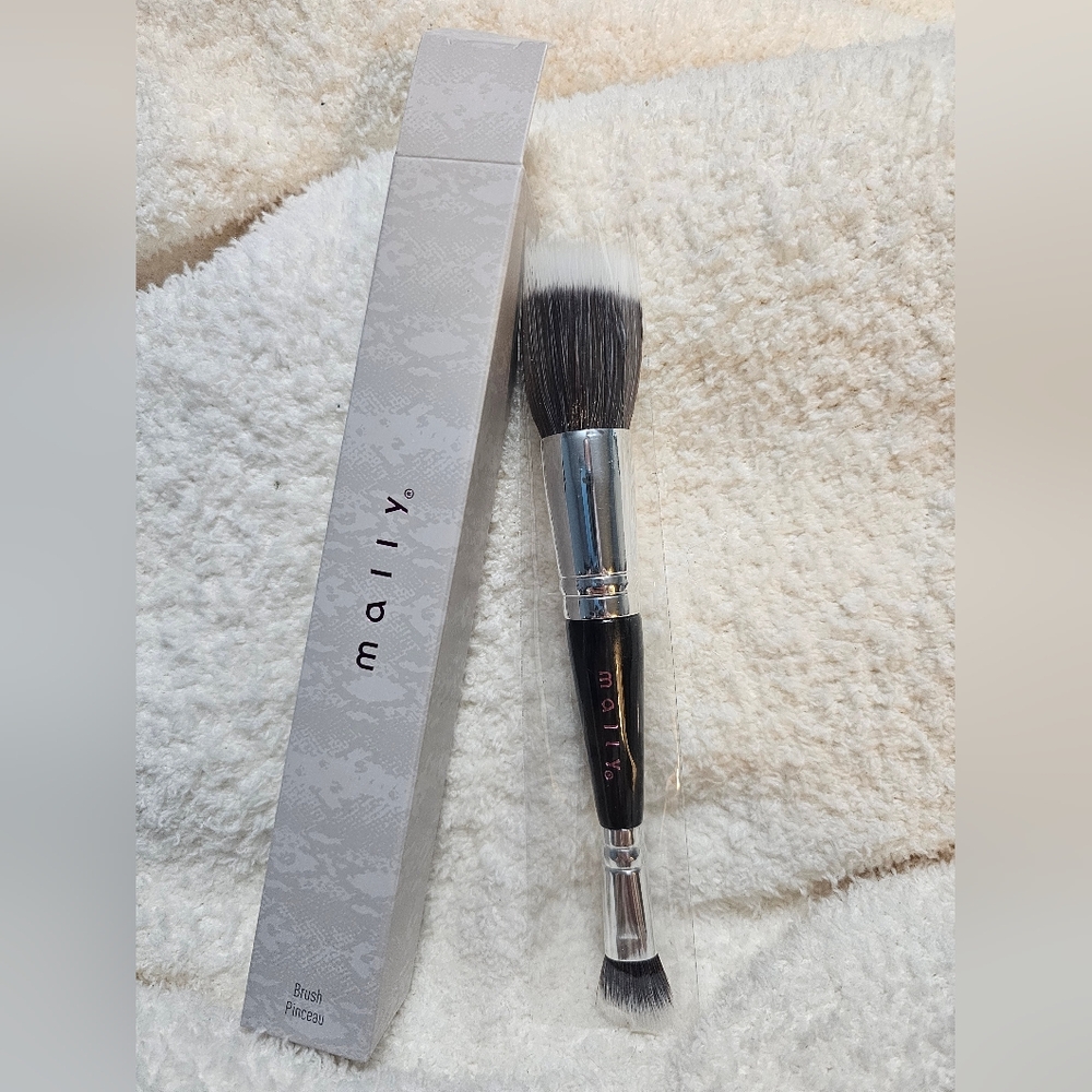 Mally double-ended makeup brush